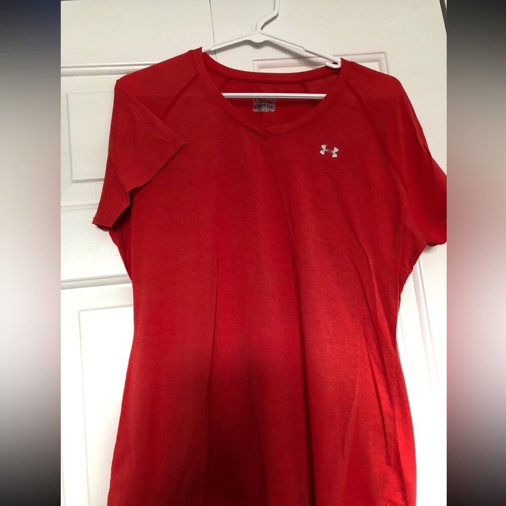 Under Armour Tech HeatGear Loose Fit Size Large.